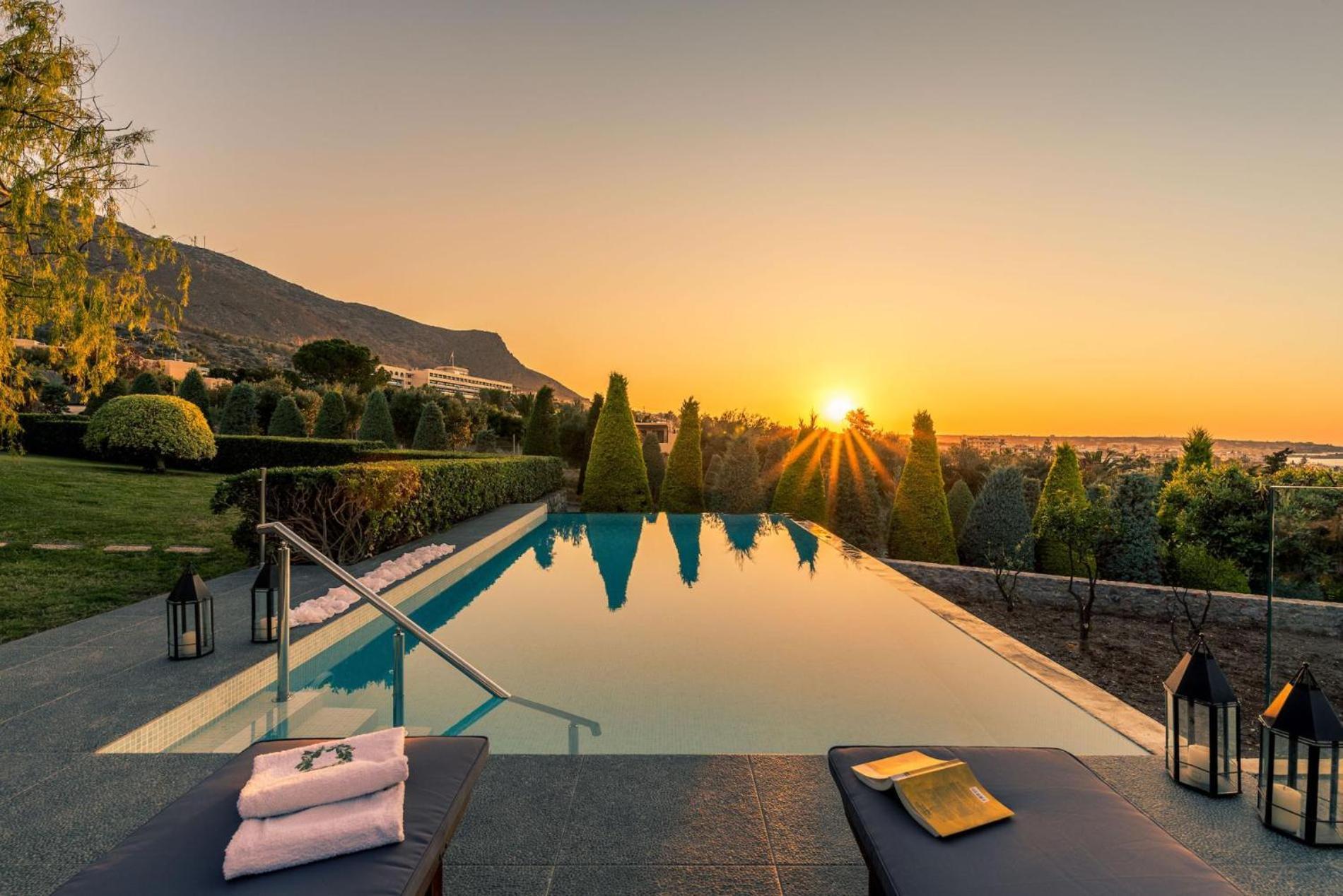 Villa Luxury Golden Crest With Private Swimming Pool